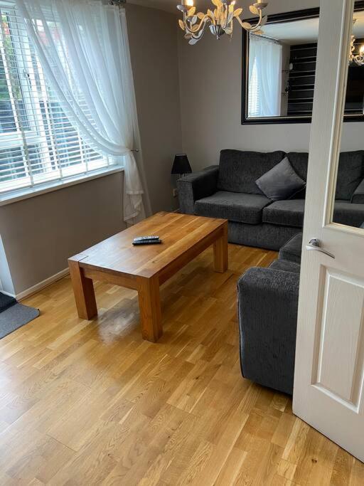 Garland Way 2 Bed House Sheffield Free Parking 5 Min From M1 Villa Mosborough Eksteriør billede