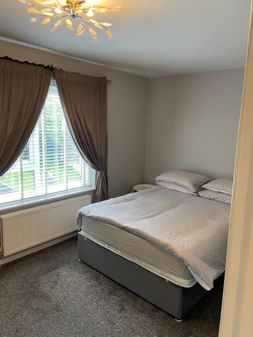 Garland Way 2 Bed House Sheffield Free Parking 5 Min From M1 Villa Mosborough Eksteriør billede